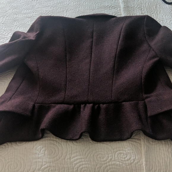 100%wool short jacket with ruffle at the back - Picture 4 of 6